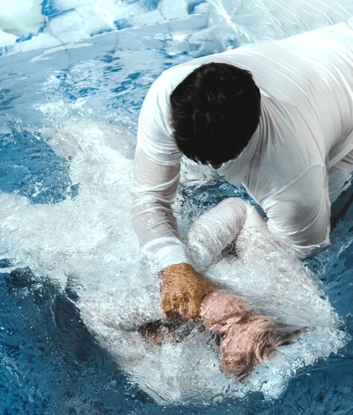 pastor-baptize-man